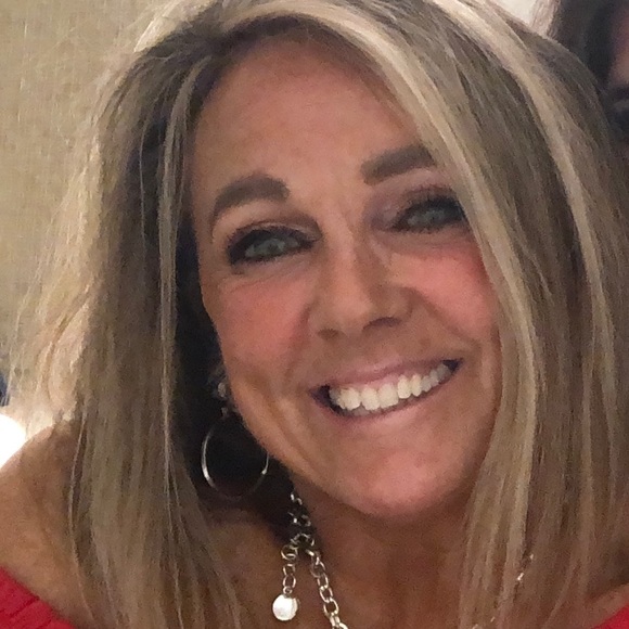 Meet your Posher, Jennifer - Picture 1 of 1